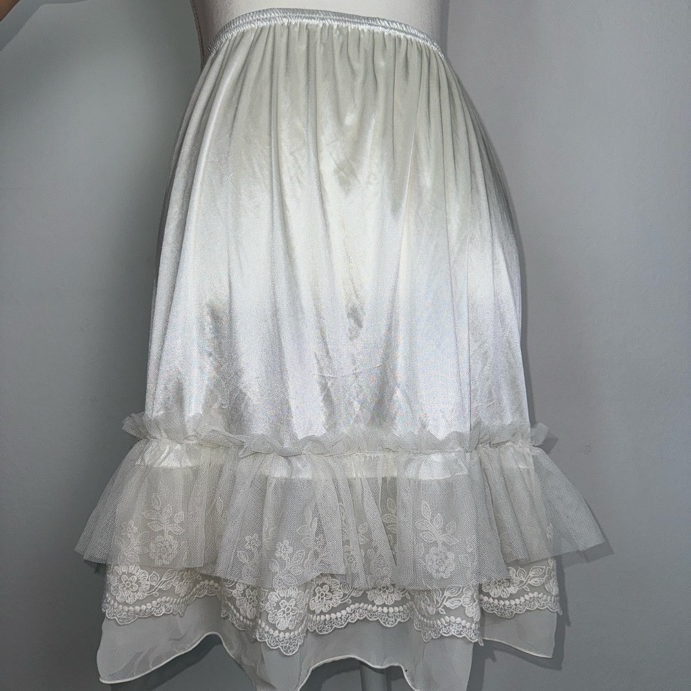 The cutest Y2K midi skirt in cream